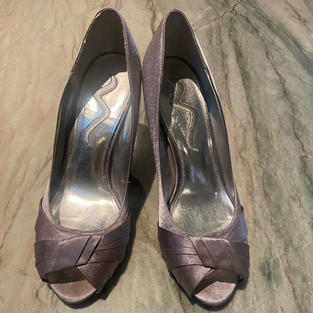 Nina open toe silver pump 8.5